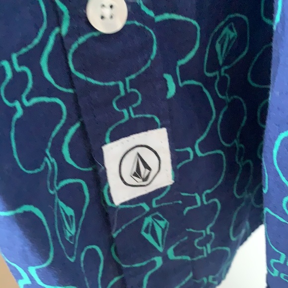 Volcom Wavy Print Button Down - Picture 2 of 3